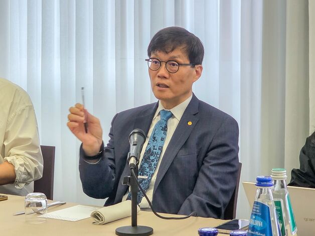 최상목 사퇴로 사라진 경제 컨트롤타워…이창용 "곤혹스러운 상황"