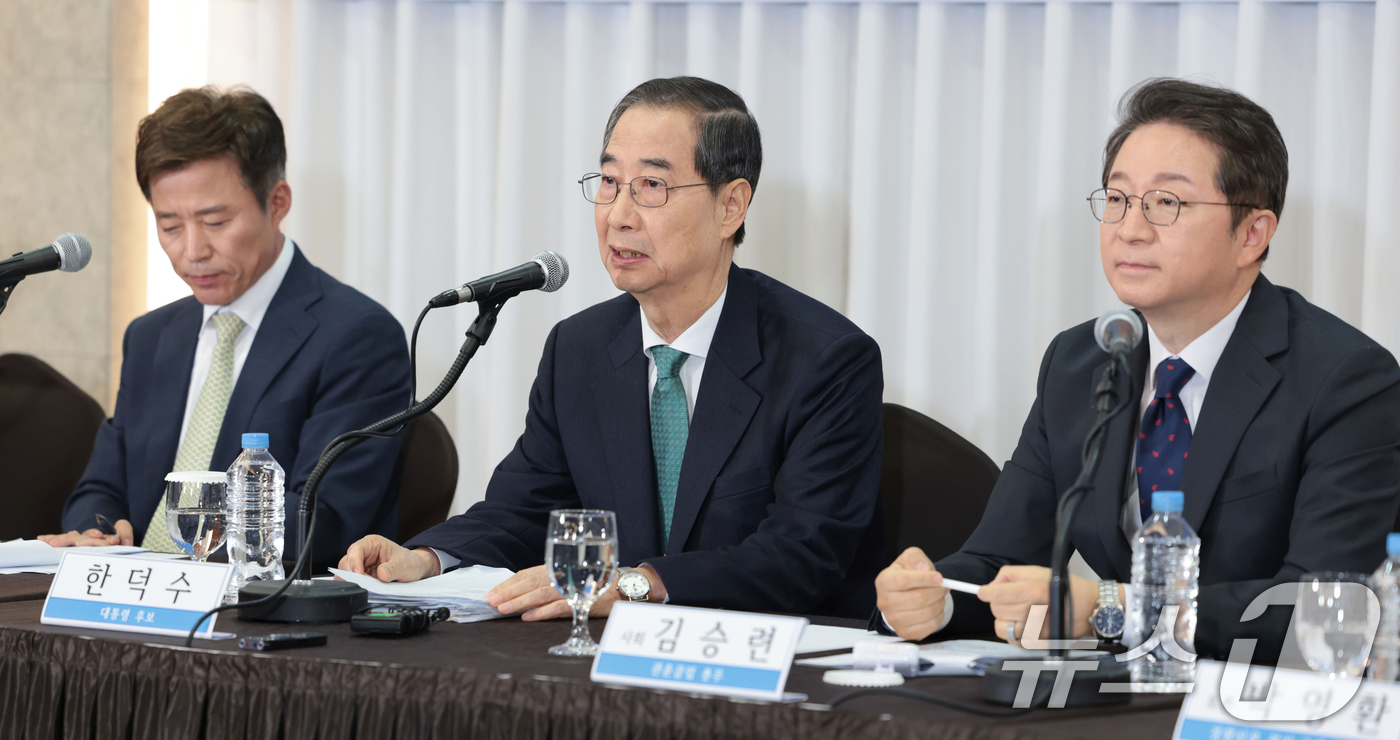 (서울=뉴스1) 국회사진취재단 = 한덕수 무소속 대통령선거 예비후보가 6일 서울 중구 코리아나호텔에서 열린 관훈토론회에서 기조연설을 하고 있다.  2025.5.6/뉴스1