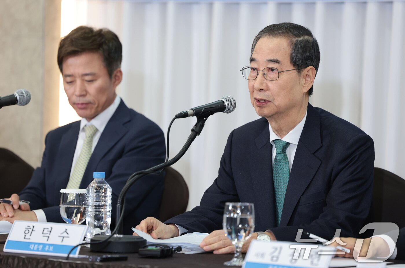 본문 이미지 - 한덕수 무소속 대통령선거 예비후보가 6일 서울 중구 코리아나호텔에서 열린 관훈토론회에서 기조연설을 하고 있다. 2025.5.6/뉴스1 ⓒ News1 국회사진취재단