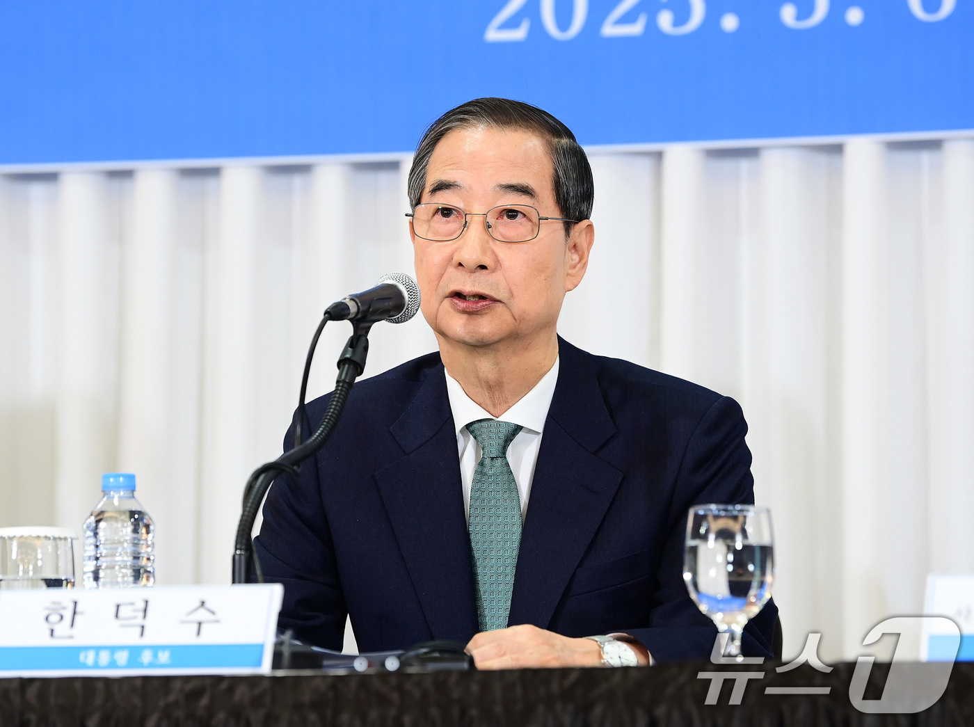 (서울=뉴스1) 국회사진취재단 = 한덕수 무소속 대통령 선거 예비 후보가 6일 오전 서울 중구 코리아나 호텔에서 열린 관훈토론회에 참석해 기조연설을 하고 있다. 2025.5.6/뉴 …