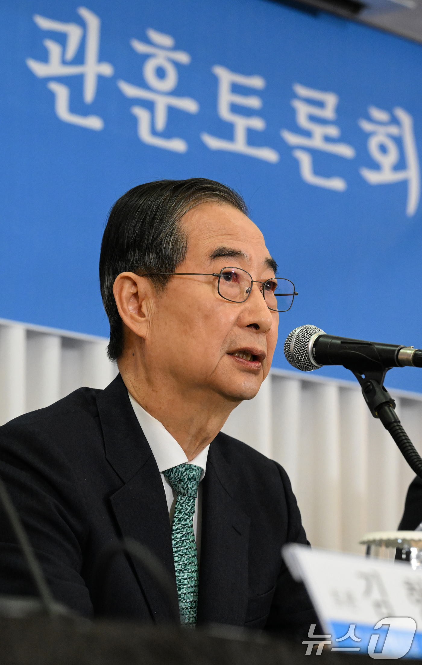 (서울=뉴스1) 국회사진취재단 = 한덕수 무소속 대통령선거 예비후보가 6일 서울 중구 코리아나호텔에서 열린 관훈클럽 초청 토론회에서 기조연설을 하고 있다. 2025.5.6/뉴스1