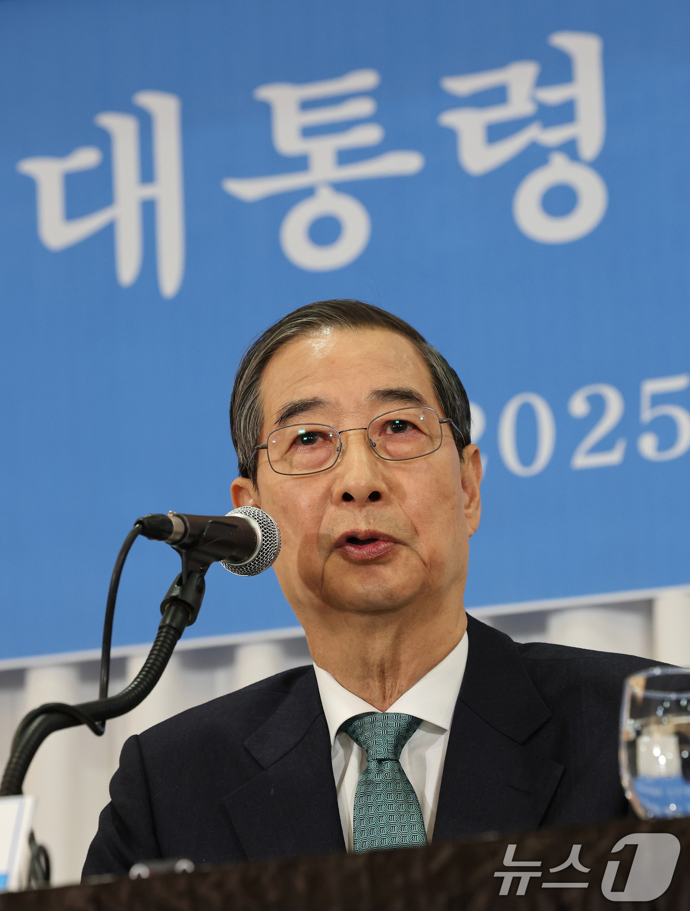 (서울=뉴스1) 국회사진취재단 = 한덕수 무소속 대통령선거 예비후보가 6일 서울 중구 코리아나호텔에서 열린 관훈토론회에서 질의에 답변하고 있다. 2025.5.6/뉴스1