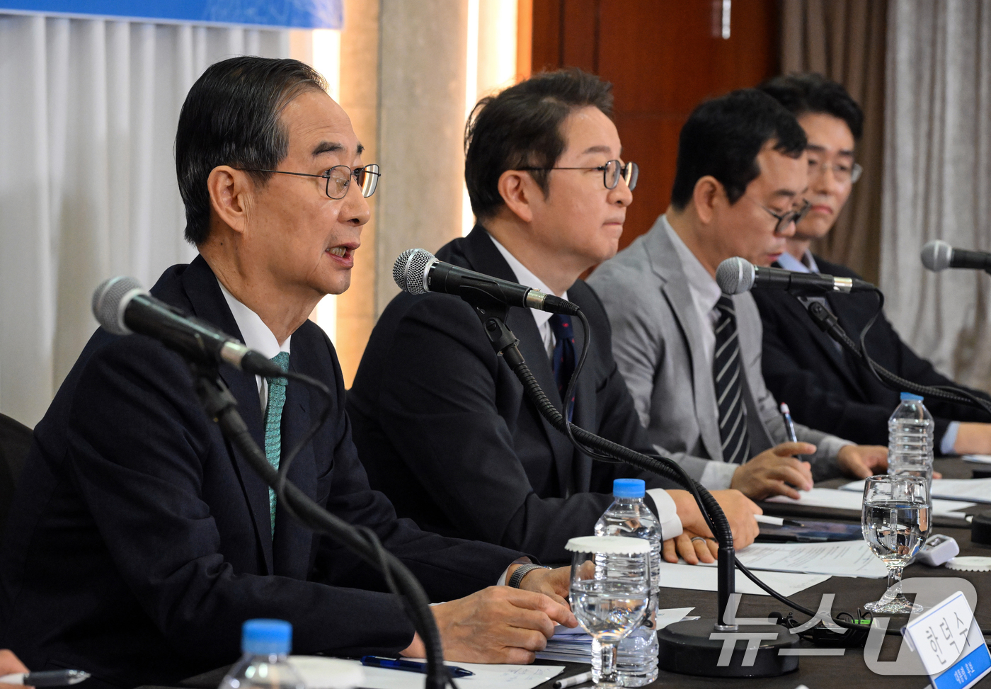 (서울=뉴스1) 국회사진취재단 = 한덕수 무소속 대통령선거 예비후보가 6일 서울 중구 코리아나호텔에서 열린 관훈클럽 초청 토론회에서 기조연설을 하고 있다. 2025.5.6/뉴스1