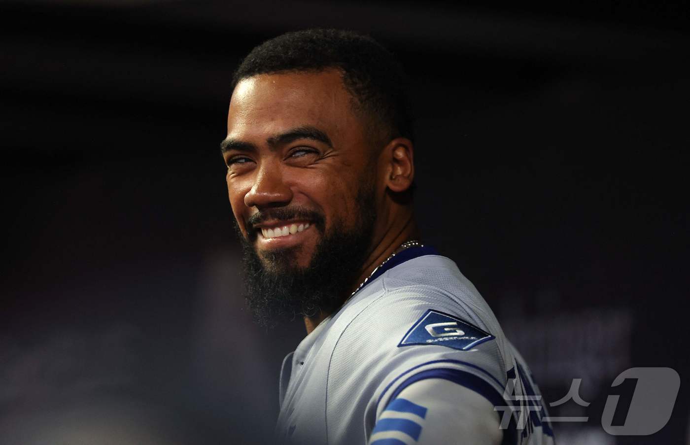 본문 이미지 - LA 다저스 외야수 테오스카 에르난데스가 6일(한국시간) 열린 2025 메이저리그 마이애미 말린스전에서 허벅지 통증을 느껴 교체됐다. ⓒ AFP=뉴스1