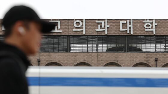 의대생 복귀 '최후통첩'…박주민 "오늘 넘기면 혼란 걷잡을 수 없어"