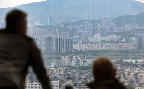 아파트 거래금액 45% 급증…비주거 부동산은 '거래 한파'