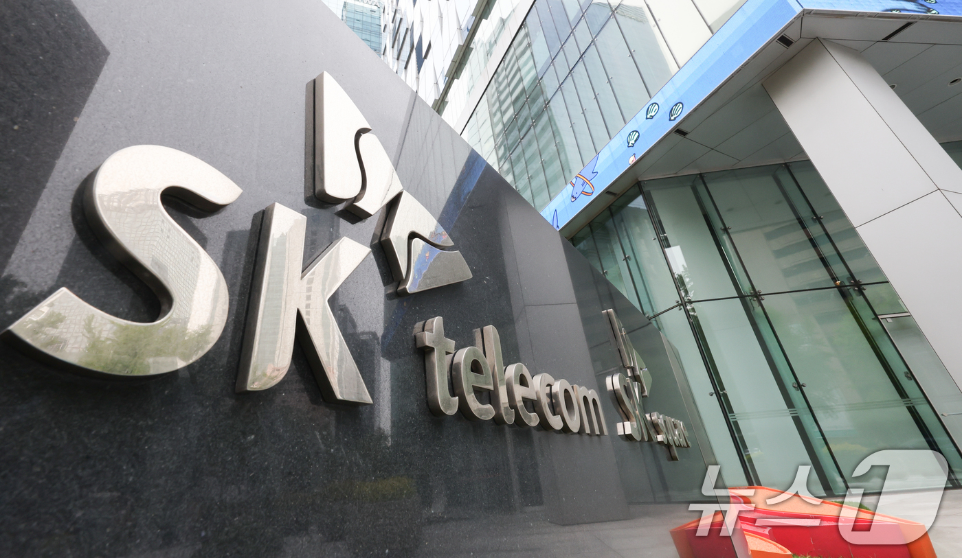 (서울=뉴스1) 허경 기자 = 방송통신위원회가 유심 해킹 사태에 대응하기 위해 SK텔레콤 대상 본인확인시스템 안전성 검증 점검에 나섰다.6일 정부에 따르면 방통위는 이날부터 오는 …