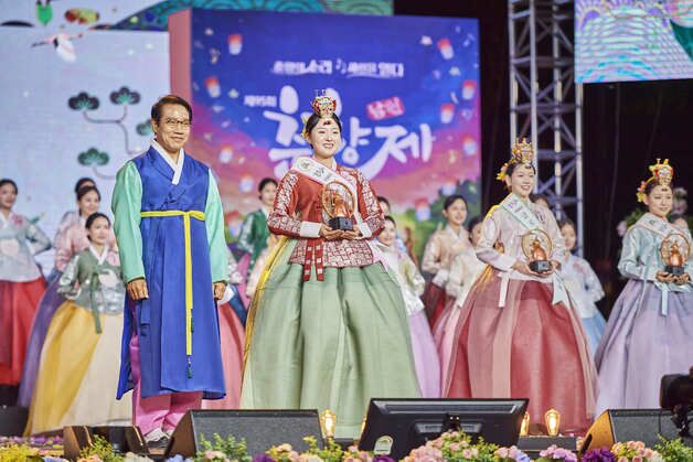 [포토]올해도 '흥행 성공' 남원춘향제…먹거리·볼거리·즐길거리 모두 풍성
