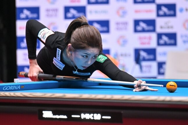 본문 이미지 - 경기에 집중하고 있는 김가영(LPBA 제공) 