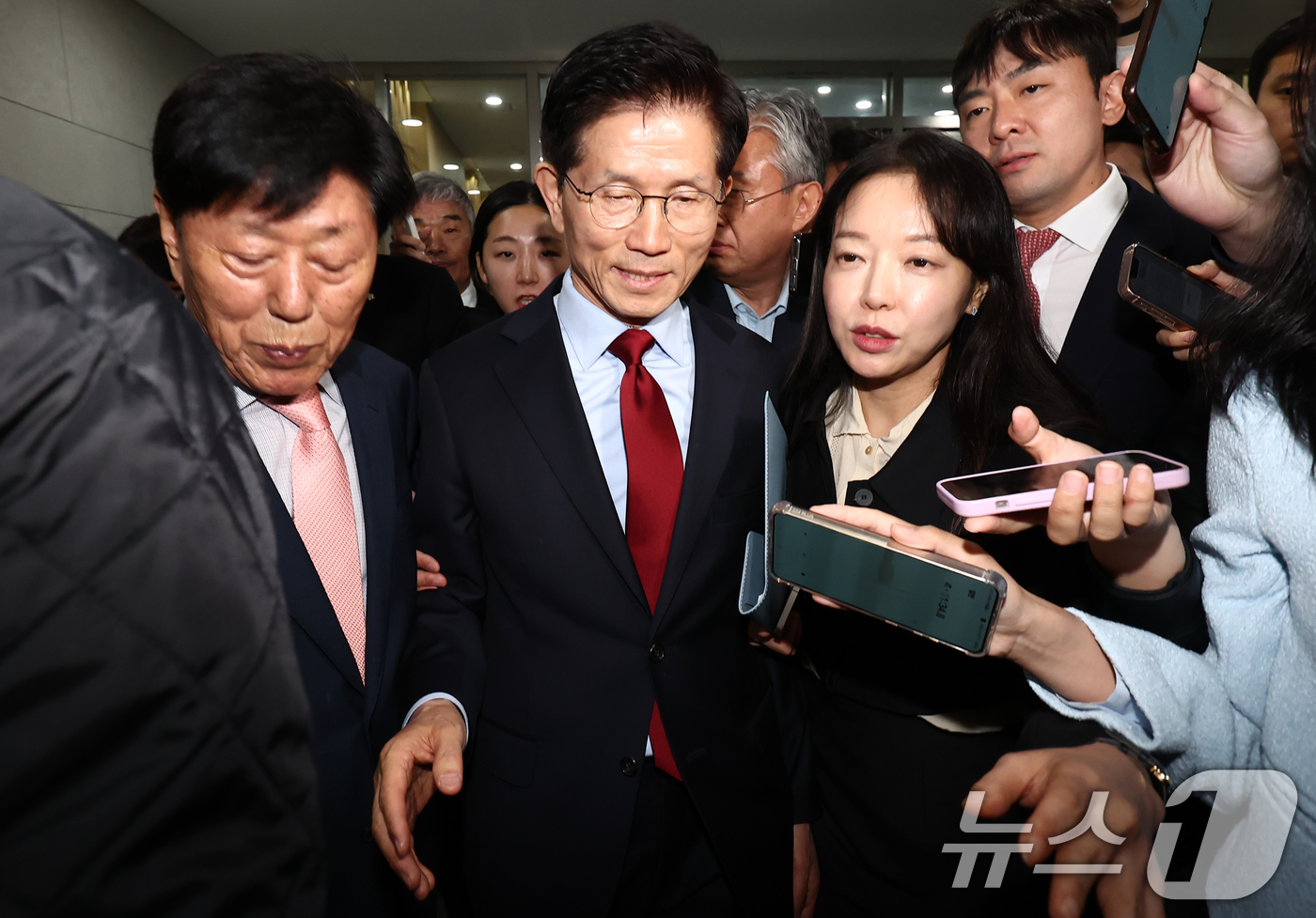 (포항=뉴스1) 김민지 기자 = 김문수 국민의힘 대통령 후보가 6일 경북 경주시 HICO(정상회의장) 미디어센터에서 단일화 문제를 놓고 당 지도부와 갈등을 빚고 있자 일정 중단을 …