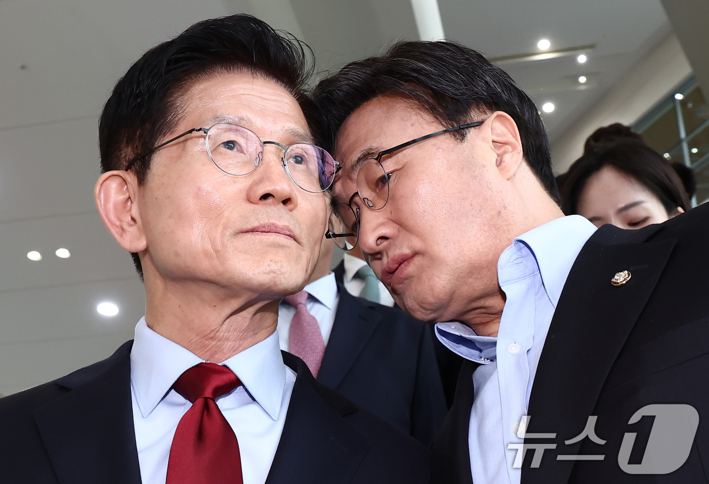 (포항=뉴스1) 김민지 기자 = 김문수 국민의힘 대통령 후보가 6일 경북 경주시 HICO(정상회의장) 미디어센터에서 단일화 문제를 놓고 당 지도부와 갈등을 빚고 있는 가운데 김대식 …