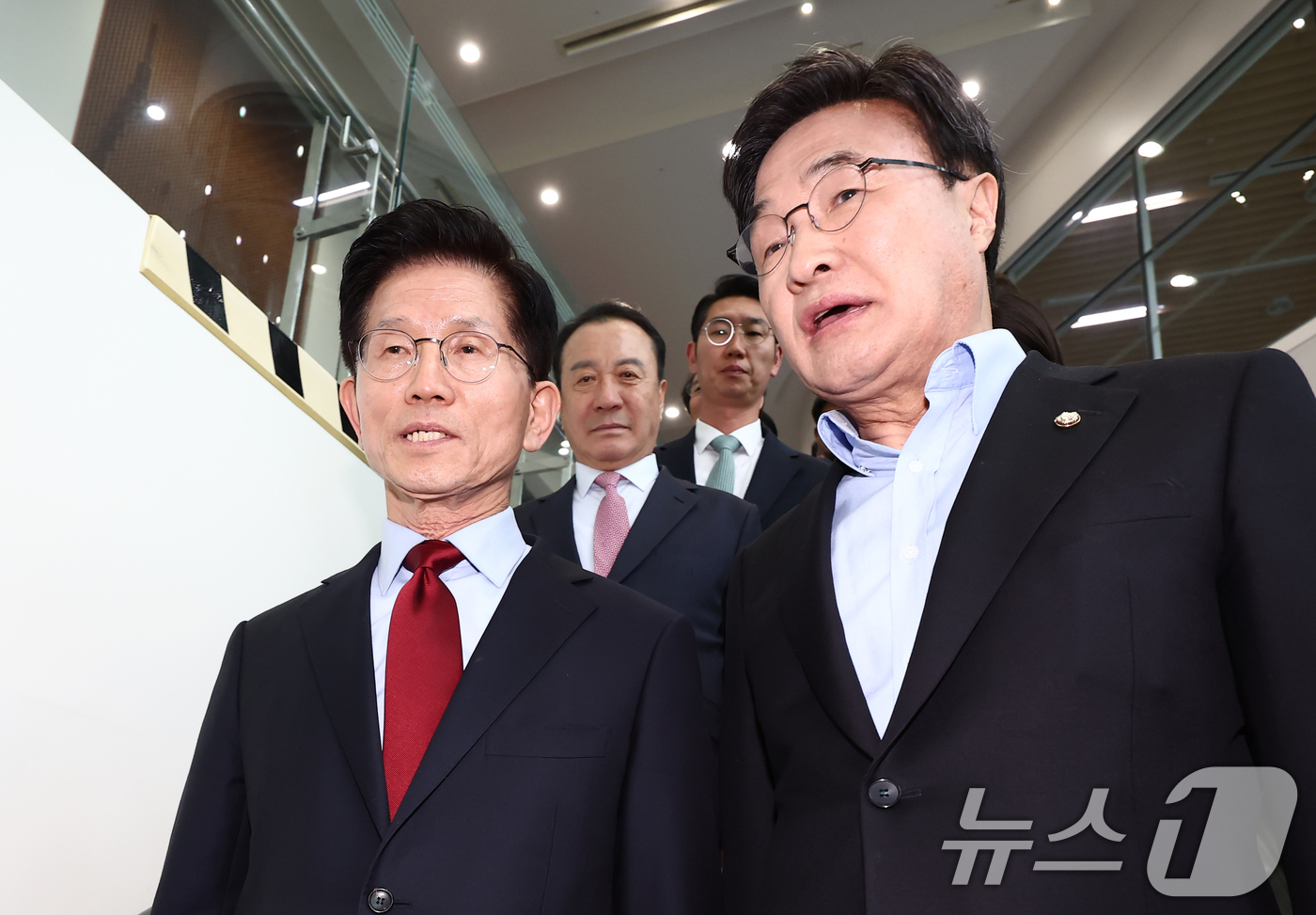 (포항=뉴스1) 김민지 기자 = 김문수 국민의힘 대통령 후보가 6일 경북 경주시 HICO(정상회의장) 미디어센터에서, 단일화 문제를 놓고 당 지도부와 갈등을 빚고 있자 일정 중단을 …