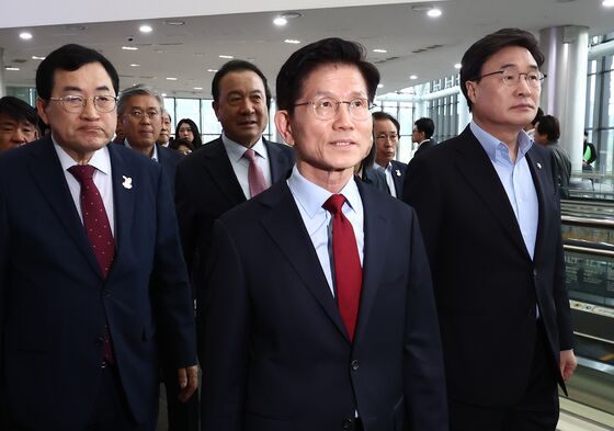 김문수, 지도부 '당무우선권' 충돌…尹·洪 땐 후보 이겼다