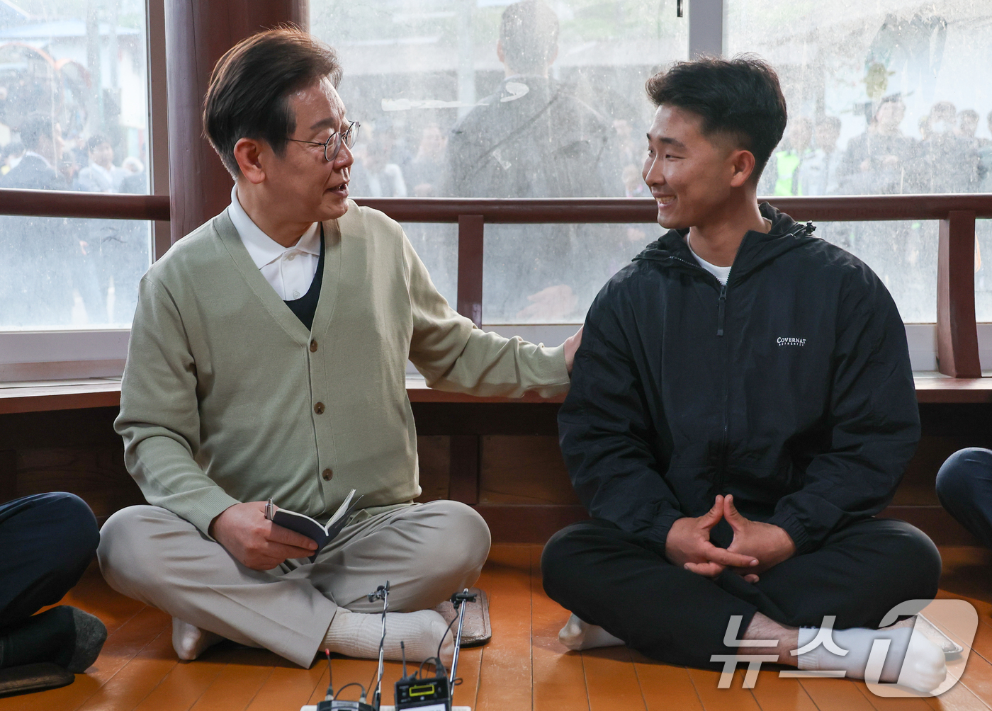 1998년생 최연소 이장과 만난 이재명 후보, 장수 오옥마을 주민들과 깊이 있는 소통