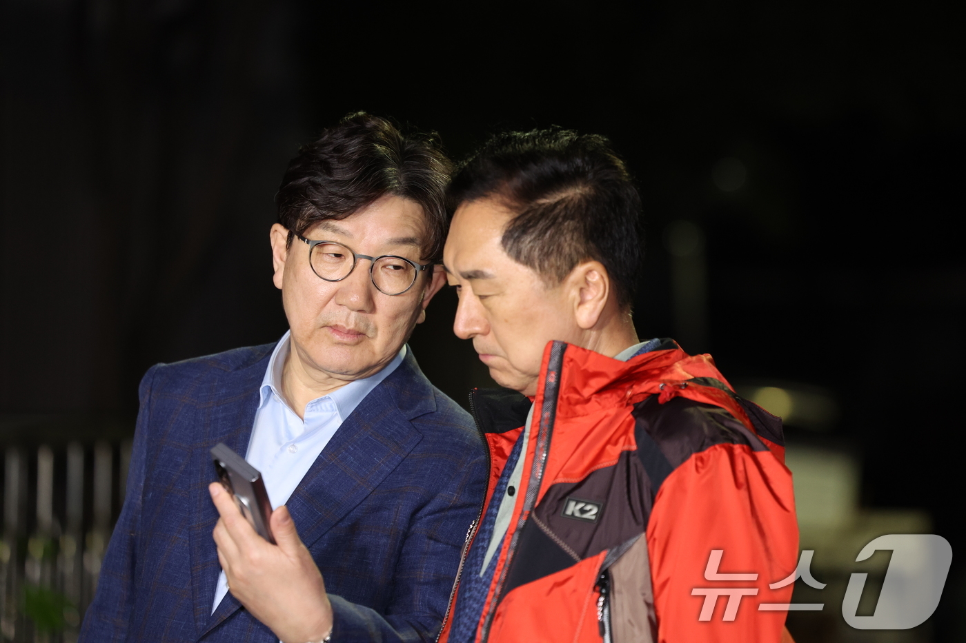 (서울=뉴스1) 김명섭 기자 = 권성동 국민의힘 원내대표와 김기현 의원이 후보 단일화 문제로 당 지도부와 갈등을 겪고 있는 김문수 대통령 후보를 만나기 위해 6일 서울 관악구 김 …