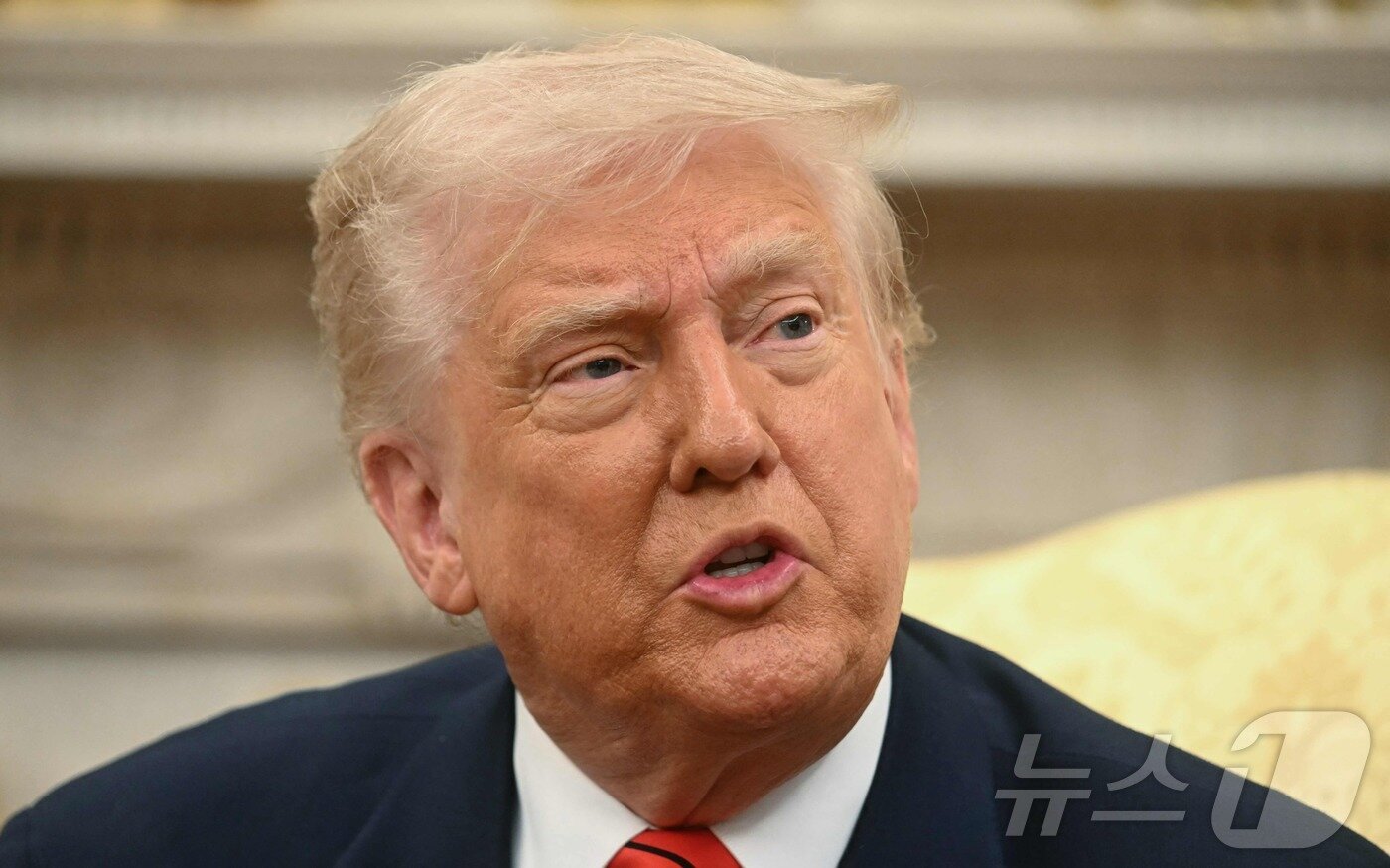 본문 이미지 - 도널드 트럼프 미국 대통령이 6일&#40;현지시간&#41; 워싱턴 백악관에서 열린 마크 카니 캐나다 총리와 회담서 발언하고 있다. 2025.05.07 ⓒ AFP=뉴스1 ⓒ News1 우동명 기자