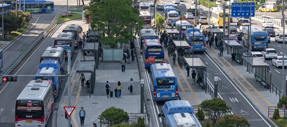 서울 버스 준법투쟁 재개, 운행률 98.8%…서울시 "큰 혼란 없어"