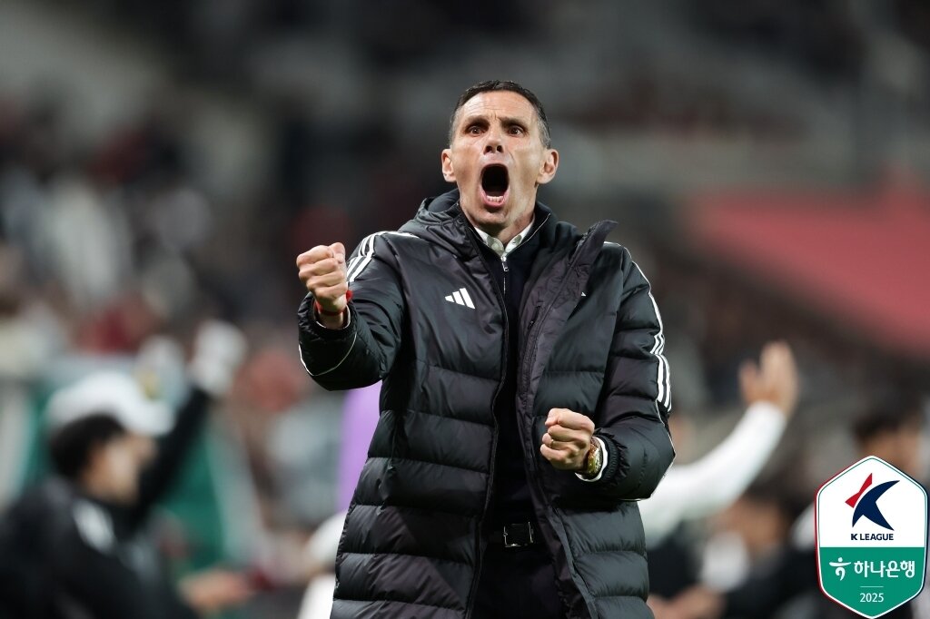 본문 이미지 - 거스 포옛 감독과 함께 예전의 강력함을 되찾고 있는 전북현대 &#40;한국프로축구연맹 제공&#41;