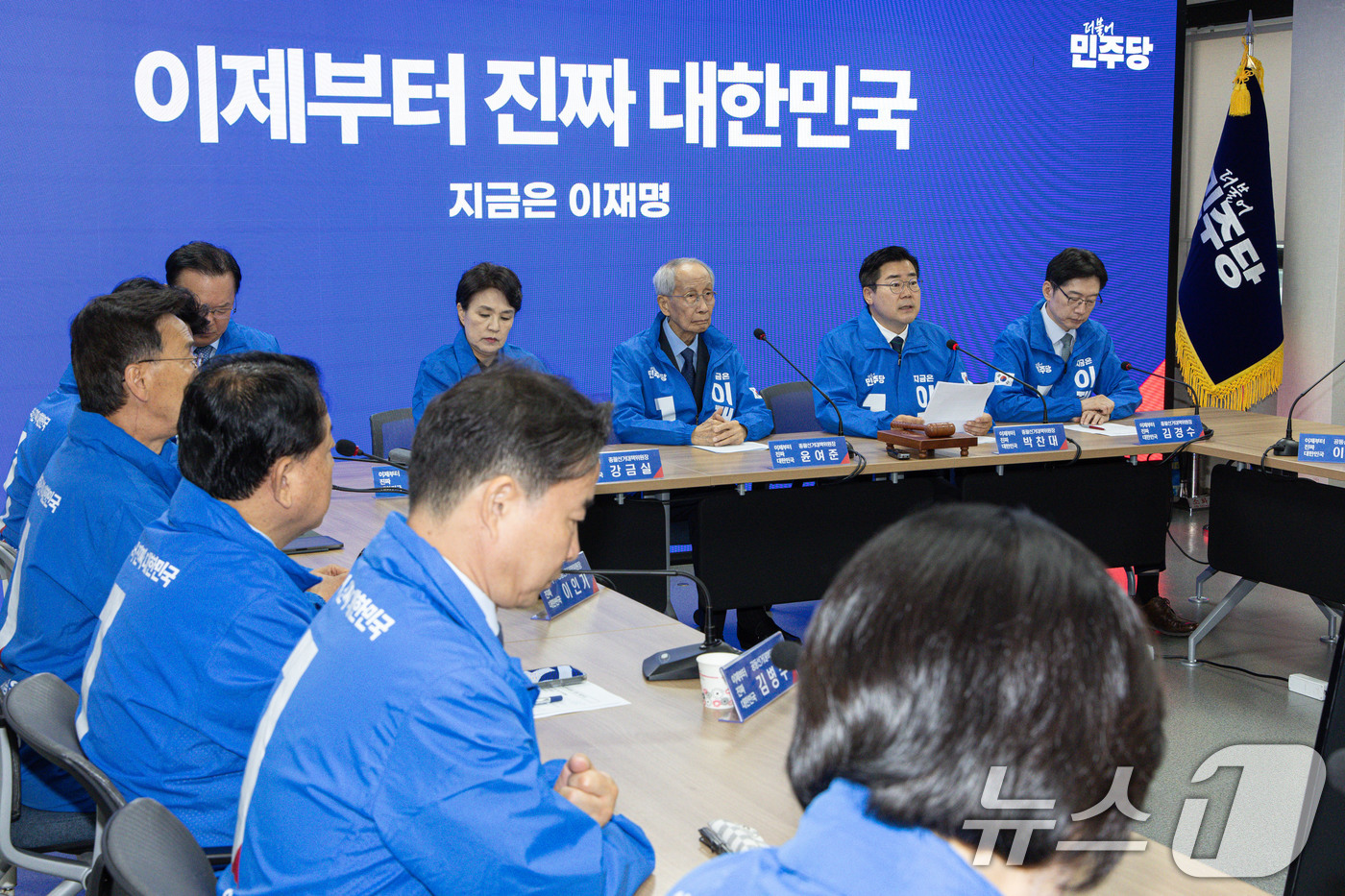 (서울=뉴스1) 이재명 기자 = 박찬대 더불어민주당 상임 총괄선대위원장이 7일 오전 서울 여의도 민주당사에서 열린 중앙선거대책위원회의에서 발언을 하고 있다. 2025.5.7/뉴스1 …