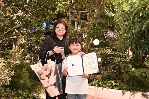 "학교에서 배운대로…" 부천시, CPR로 엄마 살린 초등생 표창