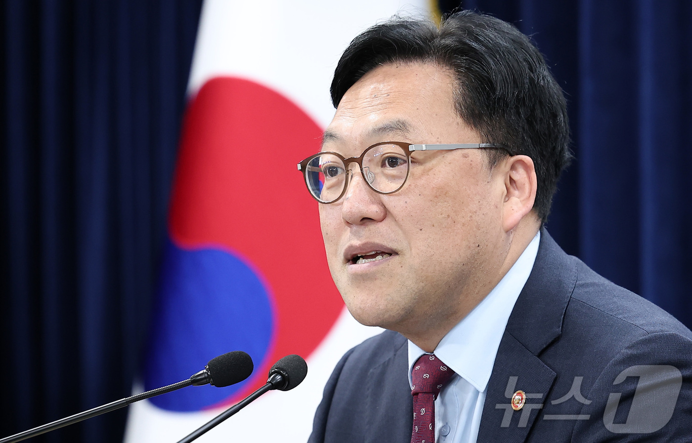 (서울=뉴스1) 김성진 기자 = 김병환 금융위원회 위원장이 7일 서울 종로구 정부서울청사에서 열린 정례 기자간담회에서 모두발언을 하고 있다.