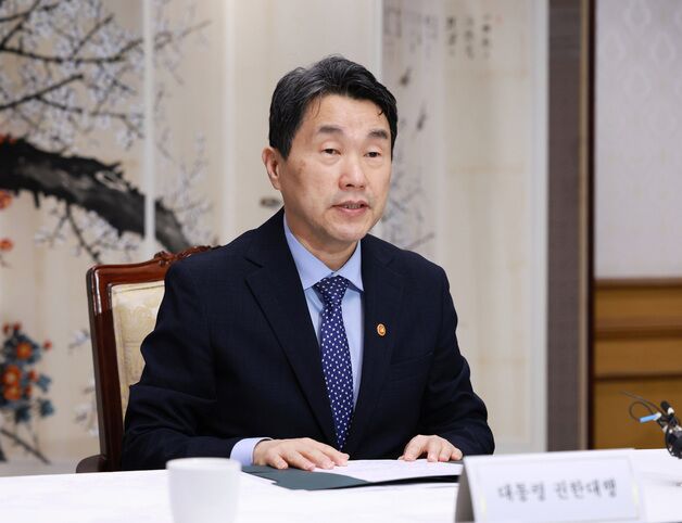 이주호 권한대행, 미국 관세 조치 관련 대응 방향 점검
