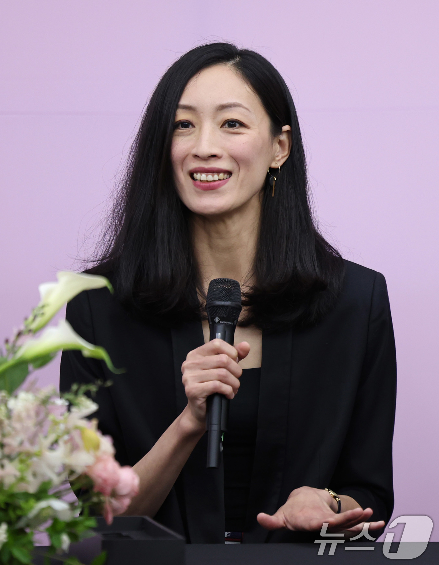 (서울=뉴스1) 박지혜 기자 = 이상은 무용수가 7일 서울 종로구 세종문화회관 예술동 아티스트 라운지에서 열린 서울시발레단 워킹 매드&블리스 기자간담회에서 취재진 질의에 답하고 있 …