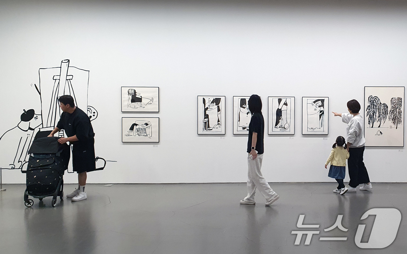 (서울=뉴스1) = 대구신세계갤러리가 오는 6월 30일까지 반려동물과의 정서적 교감을 그림으로 풀어낸 전시 'The things called love'를 선보인다고 7일 밝혔다. …