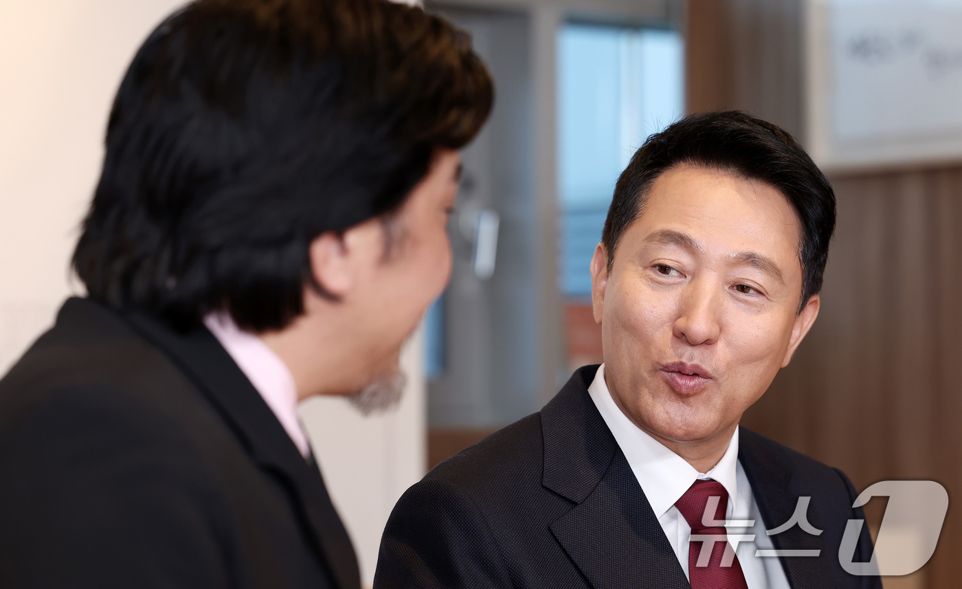 (서울=뉴스1) 김성진 기자 = 오세훈 서울시장이 7일 서울시청 집무실에서 열린 서울특별시 홍보대사 위촉식에서 인사말을 하고 있다. 2025.5.7/뉴스1