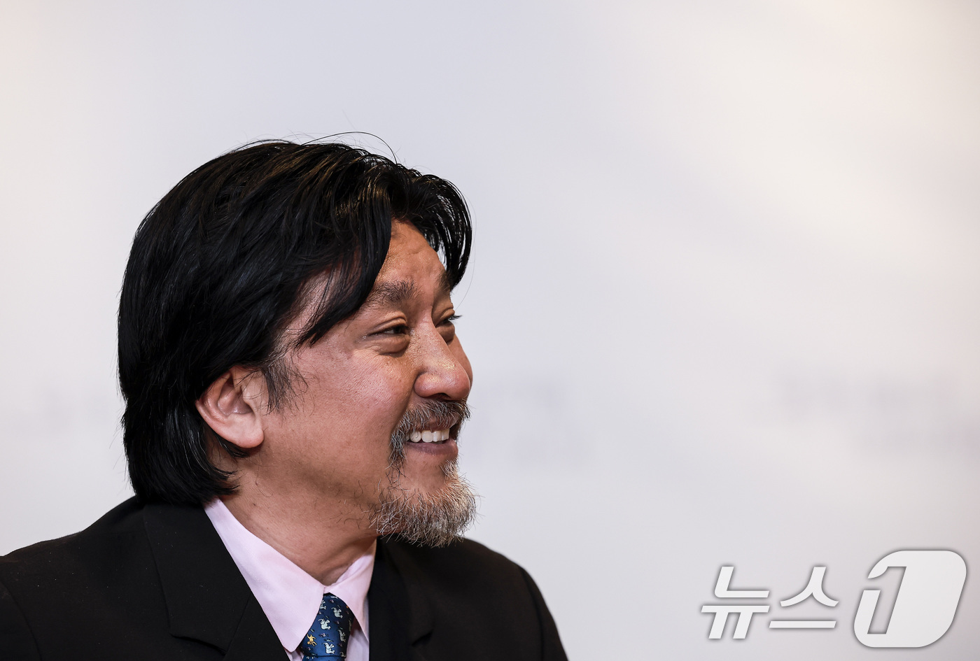 (서울=뉴스1) 김성진 기자 = 서울시 홍보대사로 위촉된 에드워드 리 셰프가 7일 서울 중구 서울시청 집무실에서 열린 위촉식에서 소감을 말하고 있다. (공동취재) 2025.5.7/ …