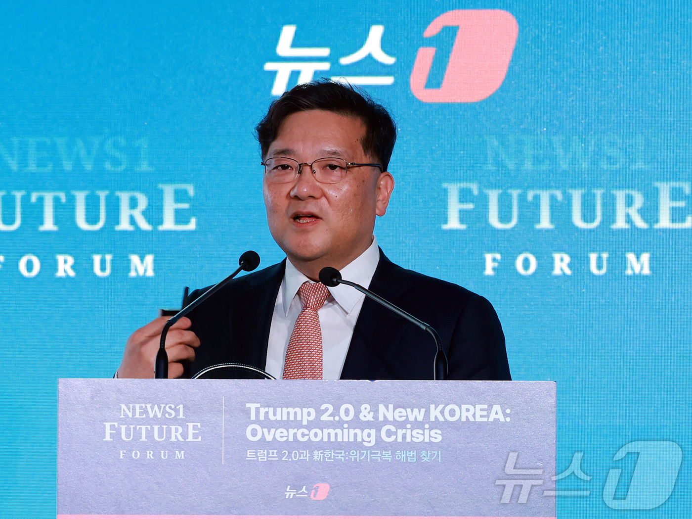 (서울=뉴스1) 김진환 기자 = 권남훈 산업연구원 원장이 7일 서울 여의도 페어몬트 호텔에서 열린 뉴스1 미래포럼에서 '트럼프발 관세전쟁과 한국산업'이라는 주제로 특별강연을 하고 …