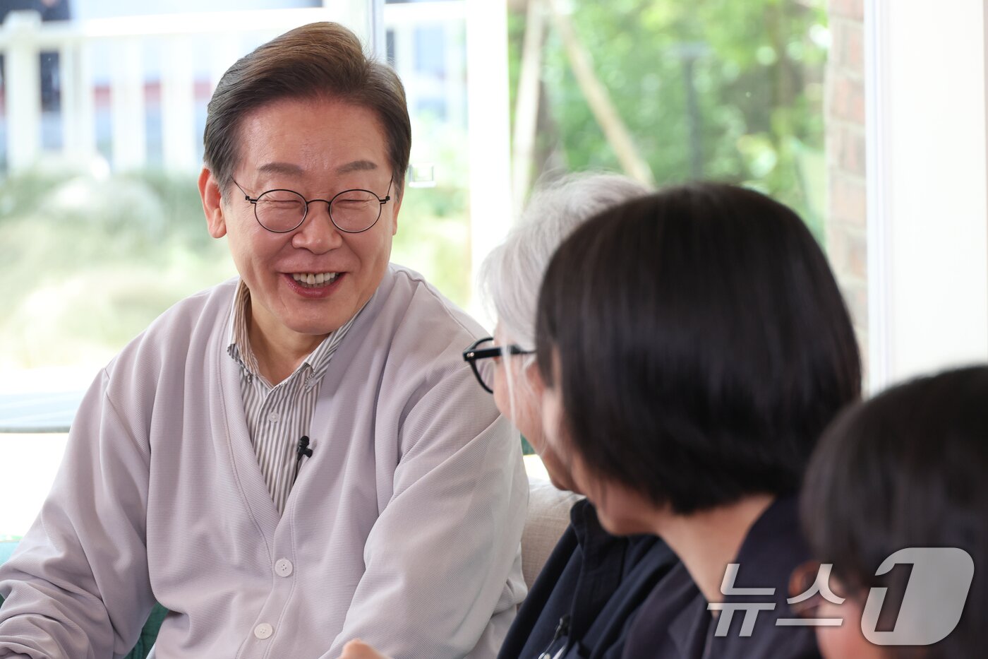 본문 이미지 - 이재명 더불어민주당 대통령 후보가 지난 7일 &#39; K-콘텐츠 산업 진흥 간담회&#39;에 참석했다.2025.5.7/뉴스1 ⓒ News1 안은나 기자