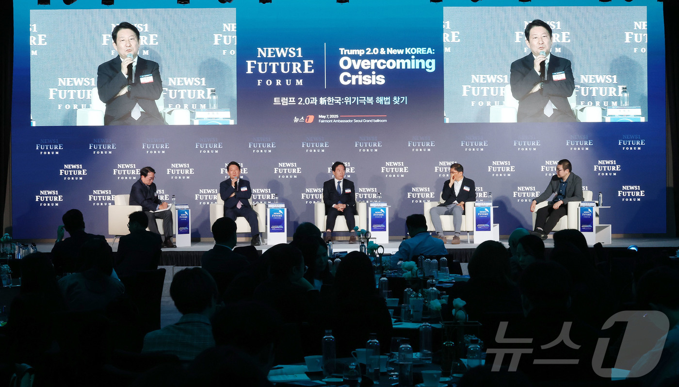 (서울=뉴스1) 박세연 기자 = 서정건 한국정당학회 학회장(왼쪽부터), 권영진 국민의힘 의원, 정태호 더불어민주당 의원, 박현석 국회미래연구원 거버넌스그룹장, 임명묵 ‘K를 생각한 …