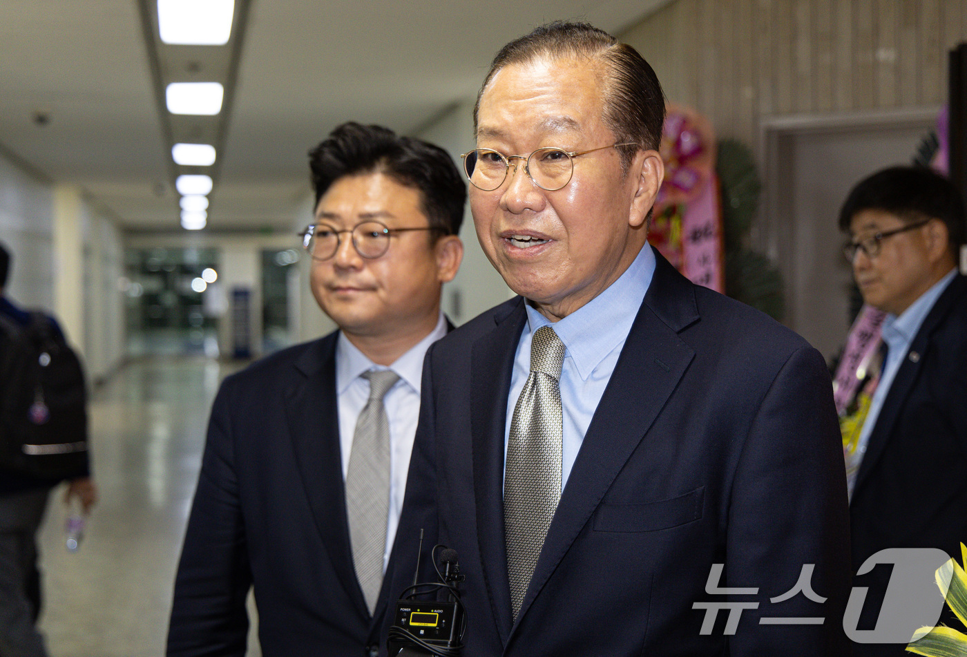 (서울=뉴스1) 이재명 기자 = 권영세 국민의힘 비상대책위원장이 7일 오후 서울 여의도 국회 의원회관에서 열린 트럼프시대 국가안전보장 대토론회를 마친 후 취재진 질문에 답변하고 있 …