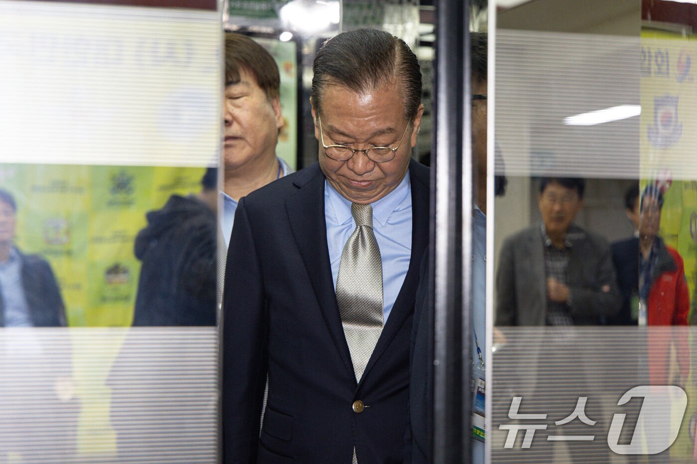 본문 이미지 - 권영세 국민의힘 비상대책위원장이 지난 5월 7일 오후 서울 여의도 국회 의원회관에서 열린 트럼프시대 국가안전보장 대토론회를 마친 후 의원총회장으로 향하고 있다. 2025.5.7/뉴스1 ⓒ News1 이재명 기자