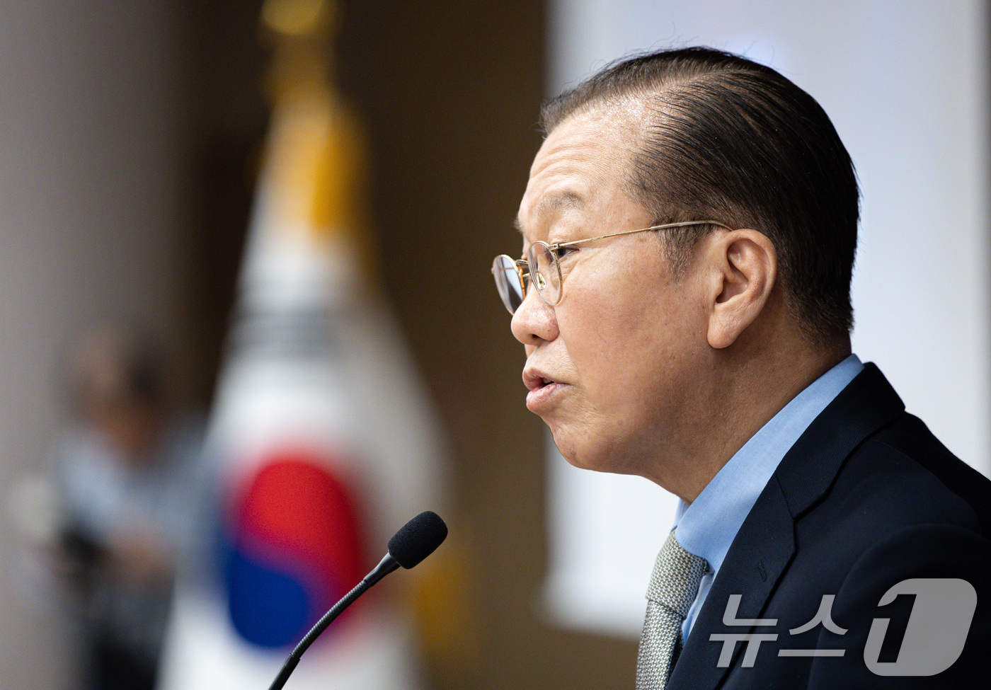 (서울=뉴스1) 이재명 기자 = 권영세 국민의힘 비상대책위원장이 7일 오후 서울 여의도 국회 의원회관에서 열린 트럼프시대 국가안전보장 대토론회에서 축사를 하고 있다. 2025.5. …