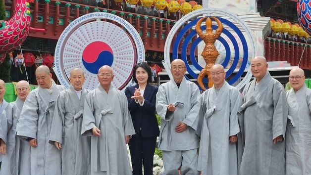 이재명 부인 김혜경씨, 신흥사·낙산사 방문…연이틀 강원 종교계 찾아