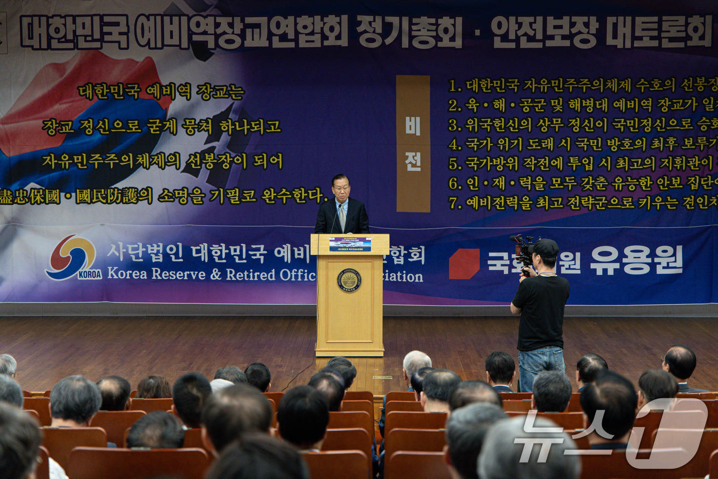 (서울=뉴스1) 이재명 기자 = 권영세 국민의힘 비상대책위원장이 7일 오후 서울 여의도 국회 의원회관에서 열린 트럼프시대 국가안전보장 대토론회에서 축사를 하고 있다. 2025.5. …