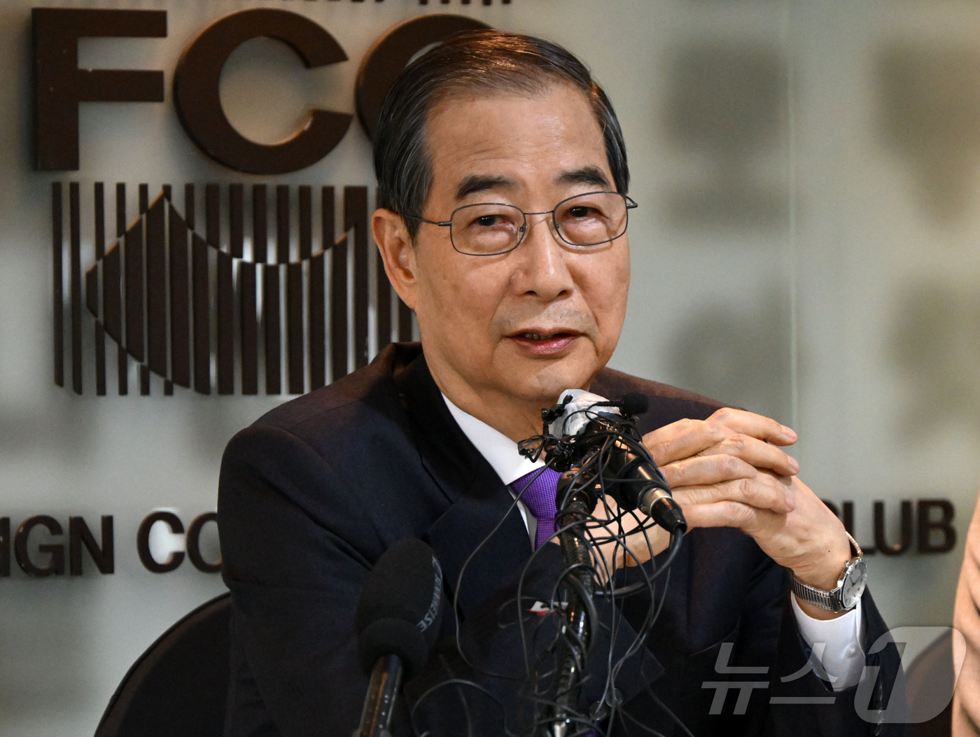 (서울=뉴스1) 국회사진취재단 = 한덕수 무소속 대선 예비후보가 7일 서울 중구 한국프레스센터에서 서울외신기자클럽 초청 기자간담회를 갖고 있다. 2025.5.7/뉴스1