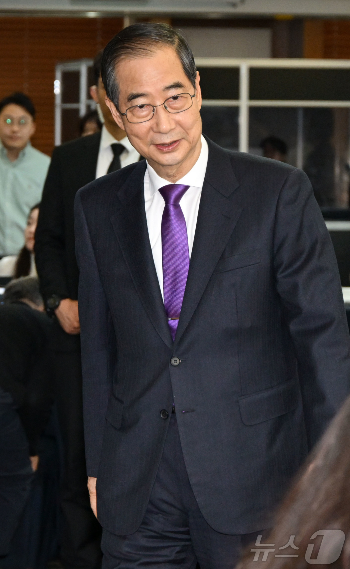 (서울=뉴스1) 국회사진취재단 = 한덕수 무소속 대선 예비후보가 7일 서울 중구 한국프레스센터에서 서울외신기자클럽 초청 기자간담회를 갖기 위해 입장하고 있다. 2025.5.7/뉴스 …