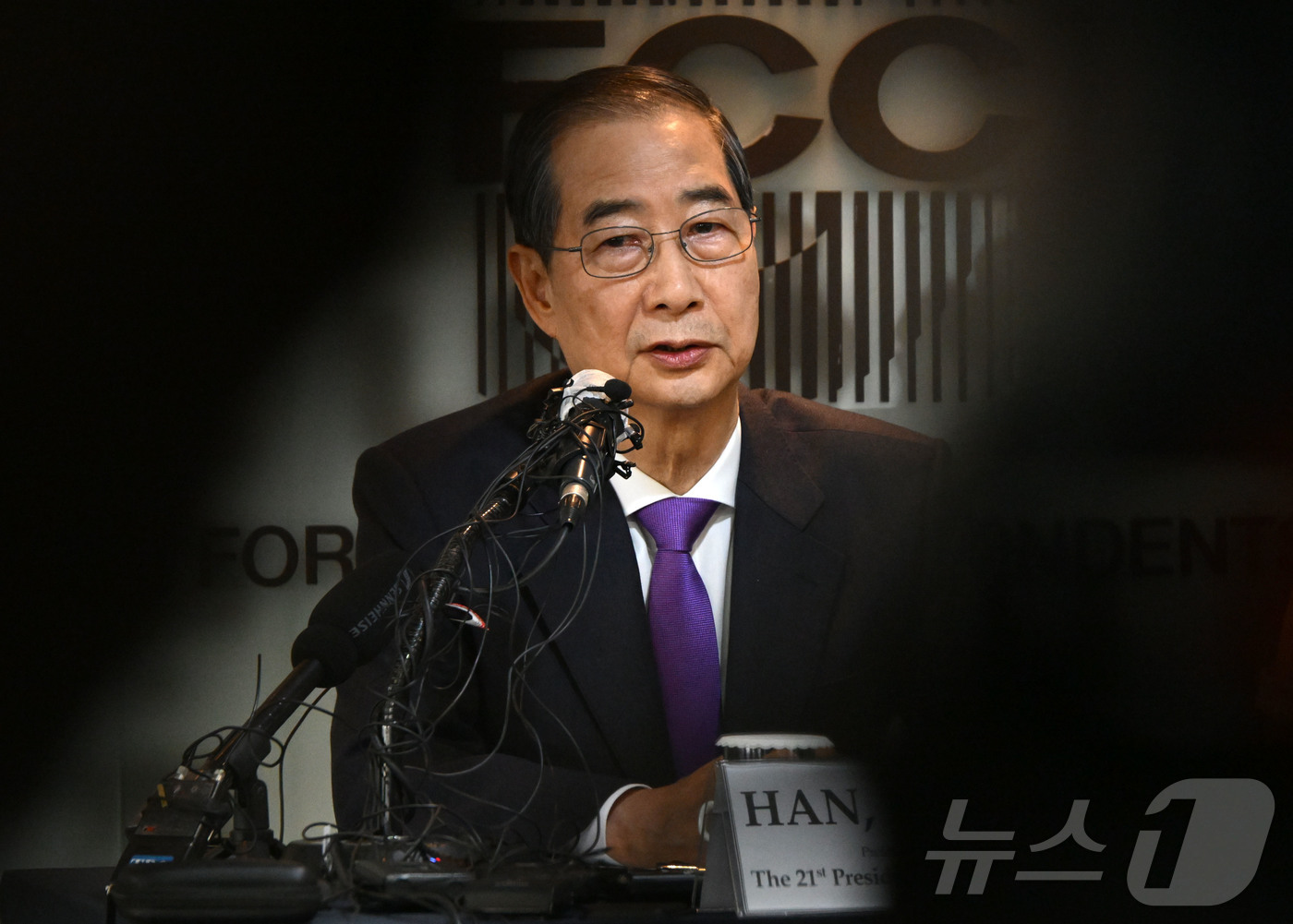 (서울=뉴스1) 국회사진취재단 = 한덕수 무소속 대선 예비후보가 7일 서울 중구 한국프레스센터에서 서울외신기자클럽 초청 기자간담회를 갖고 있다. 2025.5.7/뉴스1