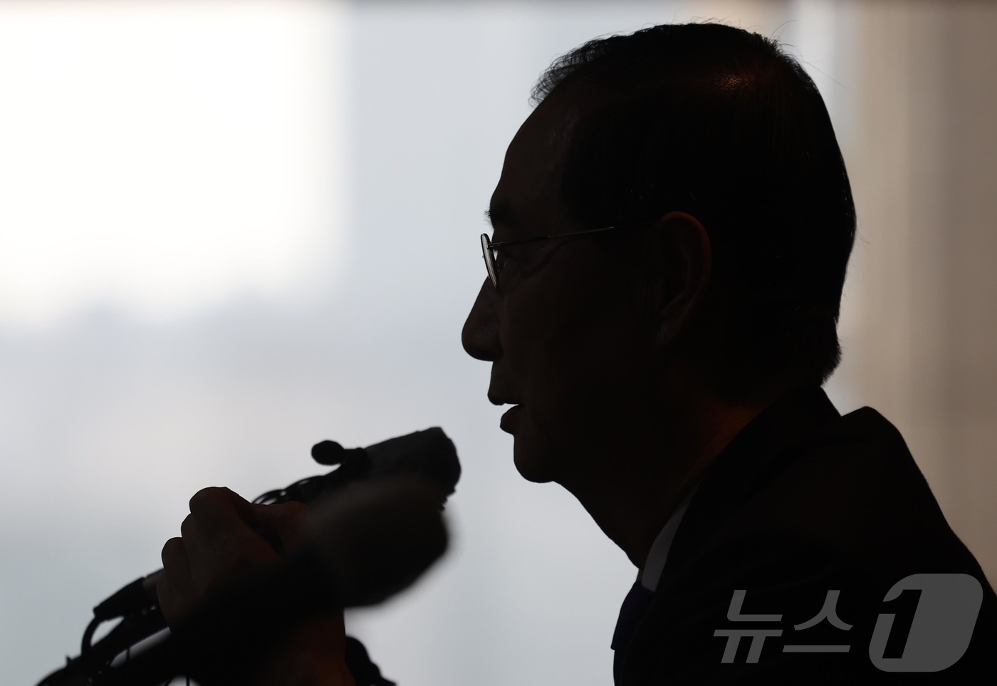 (서울=뉴스1) 국회사진취재단 = 한덕수 무소속 대통령선거 예비후보가 7일 오후 서울 중구 한국프레스센터에서 열린 서울외신기자클럽 초청 기자간담회를 갖고 있다. 2025.5.7/뉴 …