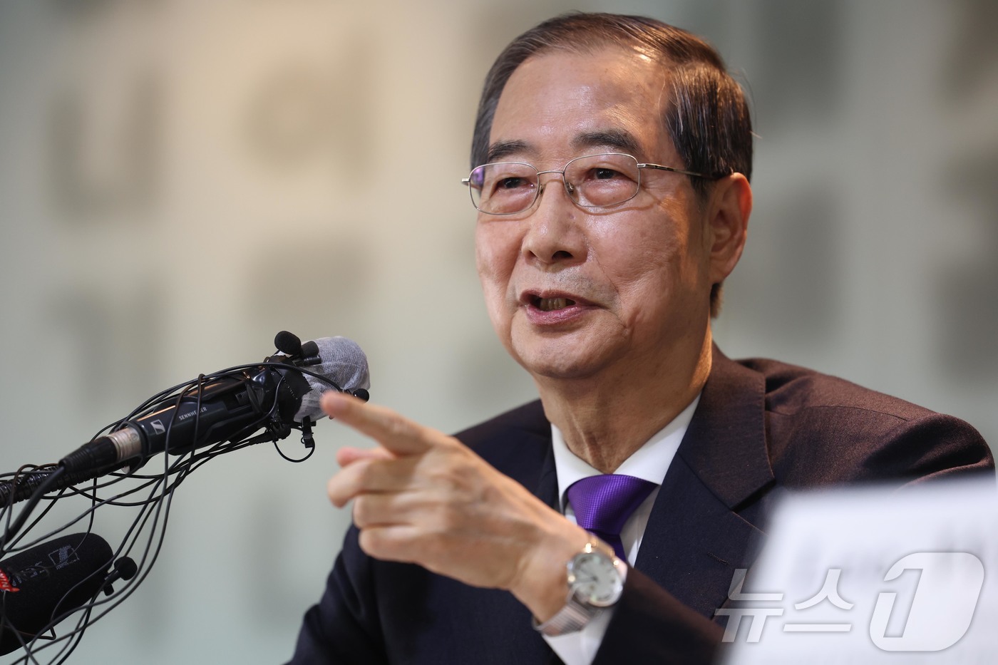 (서울=뉴스1) 국회사진취재단 = 한덕수 무소속 대통령선거 예비후보가 7일 오후 서울 중구 한국프레스센터에서 열린 서울외신기자클럽 초청 기자간담회를 갖고 있다. 2025.5.7/뉴 …