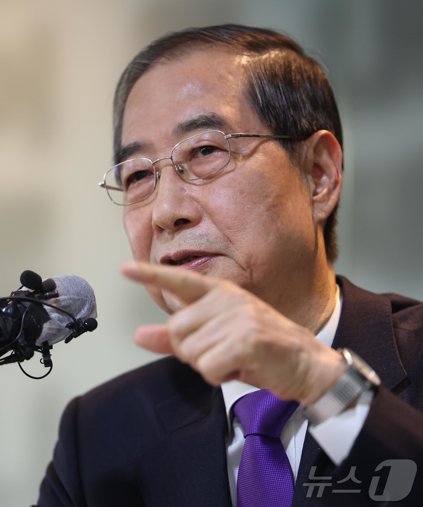 (서울=뉴스1) 국회사진취재단 = 한덕수 무소속 대통령선거 예비후보가 7일 오후 서울 중구 한국프레스센터에서 열린 서울외신기자클럽 초청 기자간담회를 갖고 있다. 2025.5.7/뉴 …