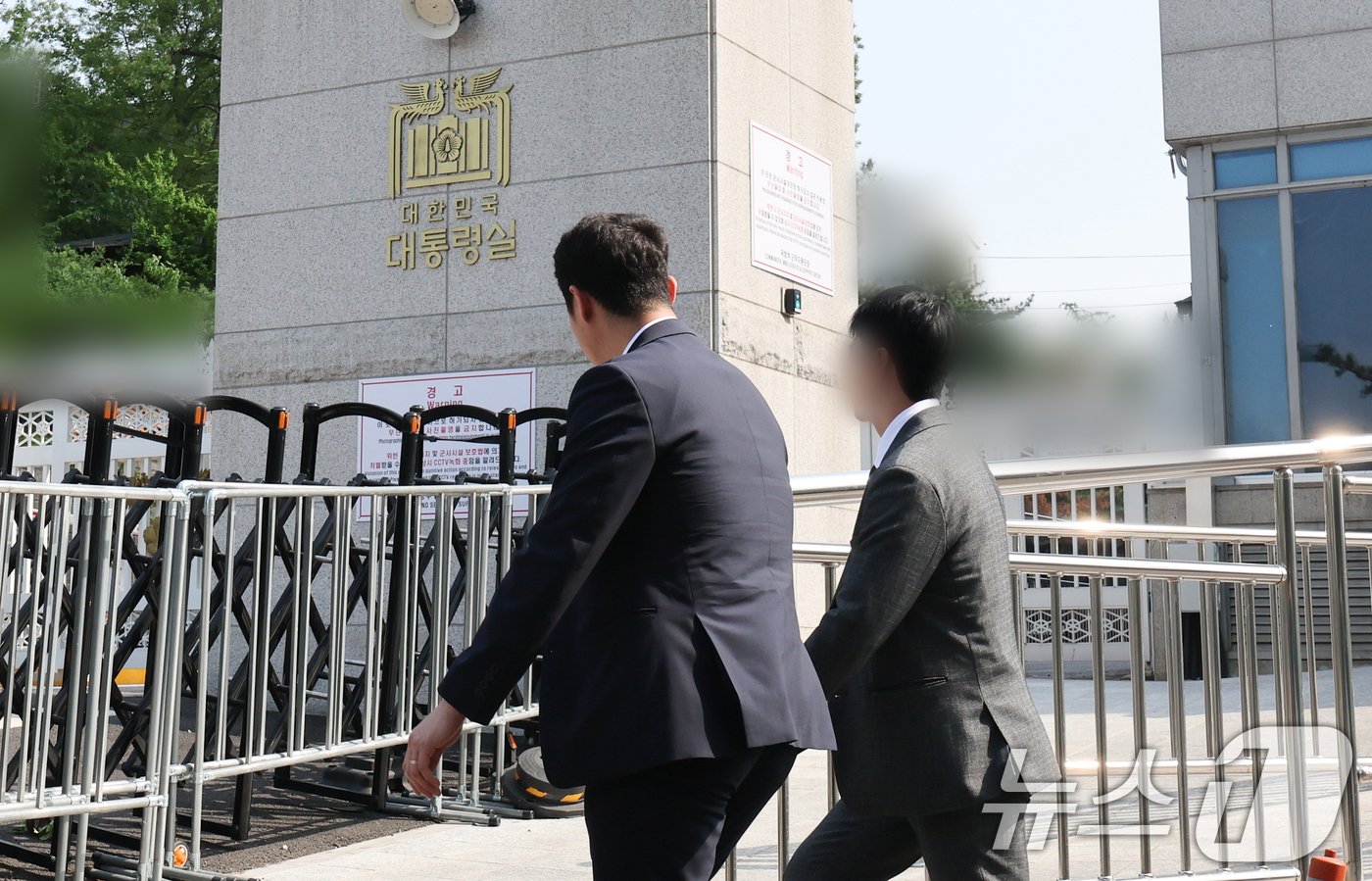 (서울=뉴스1) 허경 기자 = 해병대원 순직사건 수사외압 의혹을 수사 중인 고위공직자범죄수사처(공수처) 수사관들이 대통령비서실과 국가안보실에 대한 압수수색을 시도하기 위해 7일 서 …