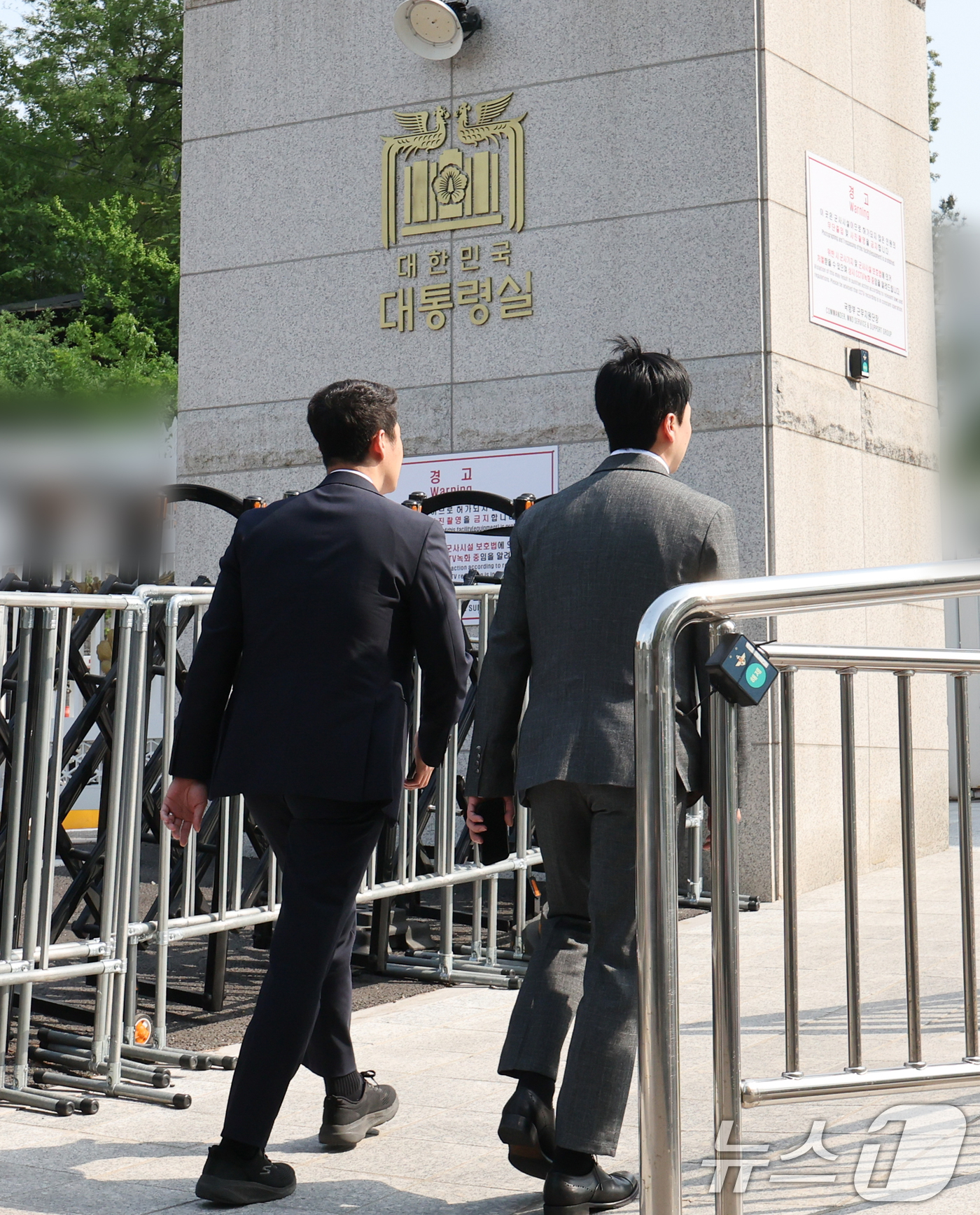 (서울=뉴스1) 허경 기자 = 해병대원 순직사건 수사외압 의혹을 수사 중인 고위공직자범죄수사처(공수처) 수사관들이 대통령비서실과 국가안보실에 대한 압수수색을 시도하기 위해 7일 서 …