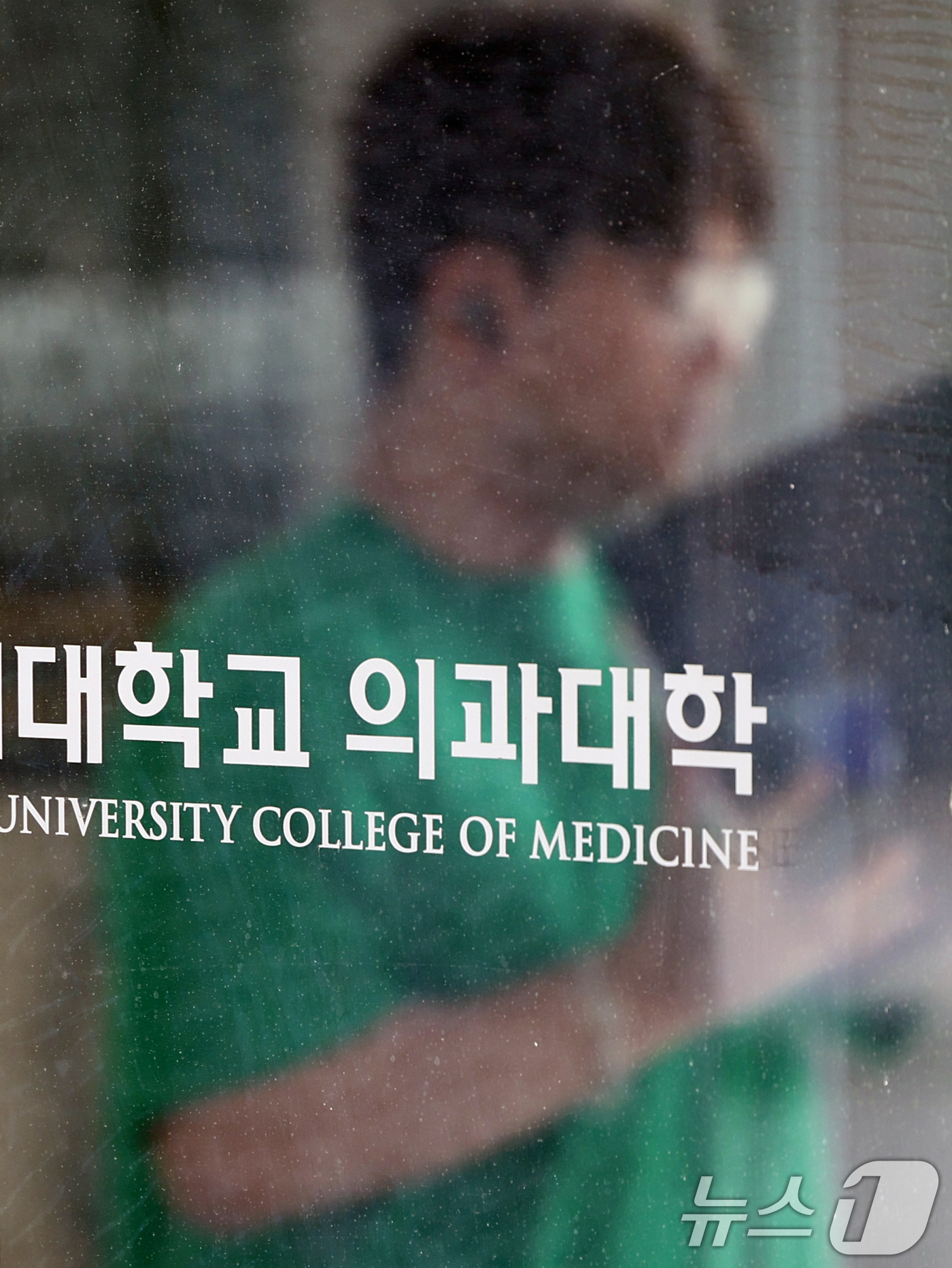 (서울=뉴스1) 황기선 기자 = 각 대학이 수업을 거부한 의과대학 학생들에 대한 유급 및 제적 처분을 7일 확정한다.교육계에 따르면 전국 40개 의대는 이날 오후 6시까지 교육부에 …