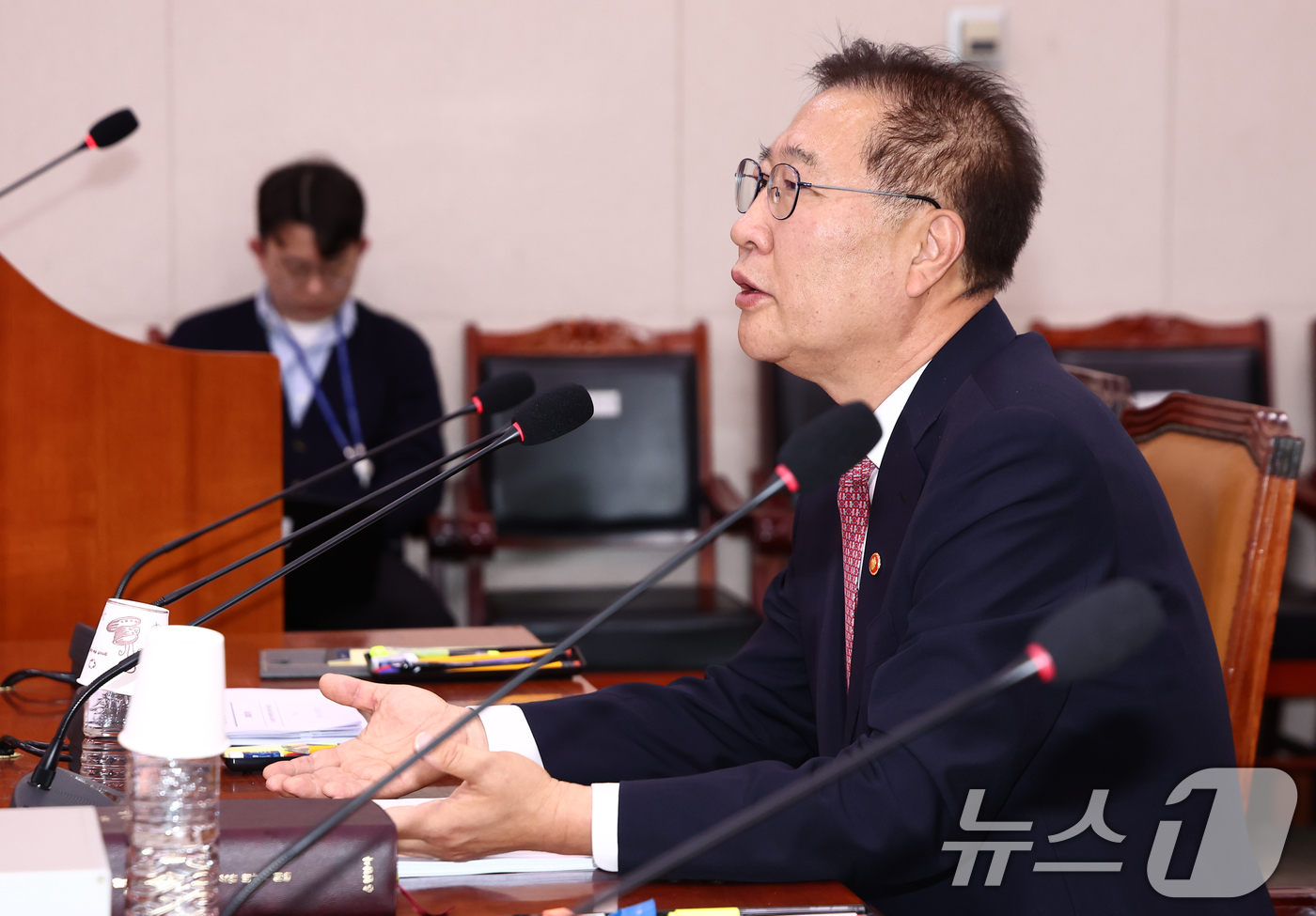 (서울=뉴스1) 김민지 기자 = 박성재 법무부 장관이 7일 서울 여의도 국회에서 열린 법제사법위원회 전체회의에서 의원 질의에 답변하고 있다. 2025.5.7/뉴스1