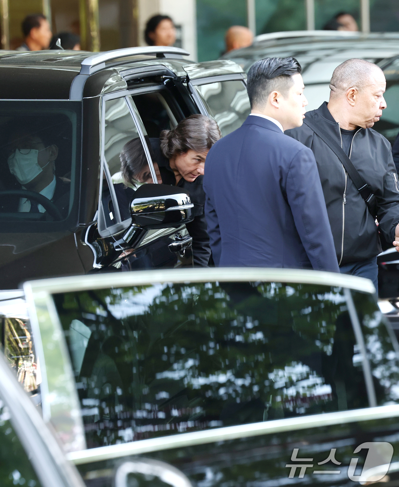 (김포공항=뉴스1) 권현진 기자 = 할리우드 배우 톰 크루즈가 '미션 임파서블: 파이널 레코닝' 홍보를 위해 7일 오후 서울김포비즈니스항공센터(SGBAC)를 통해 내한해 준비된 마 …