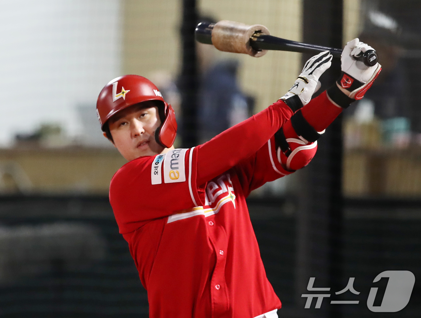 (부산=뉴스1) 윤일지 기자 = 7일 오후 부산 사직야구장에서 열린 '2025 신한 SOL 뱅크 KBO리그' 프로야구 롯데 자이언츠와 SSG 랜더스의 경기, 4회초 1사 주자 없는 …